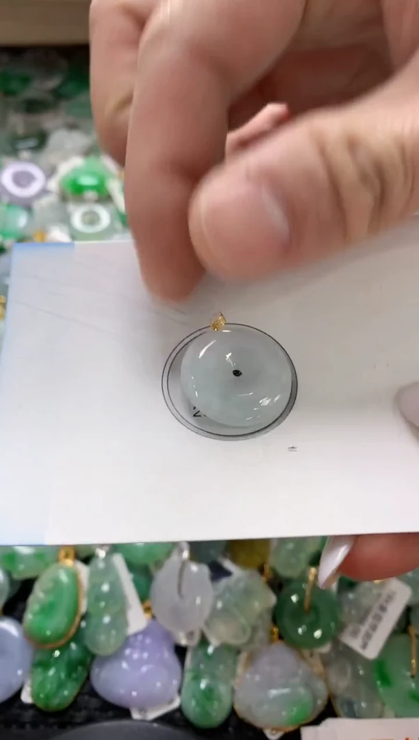 颈饰18K金镶嵌翡翠1111111111111111