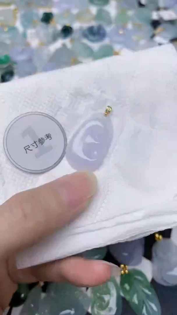 颈饰18K金镶嵌翡翠天然A货翡翠