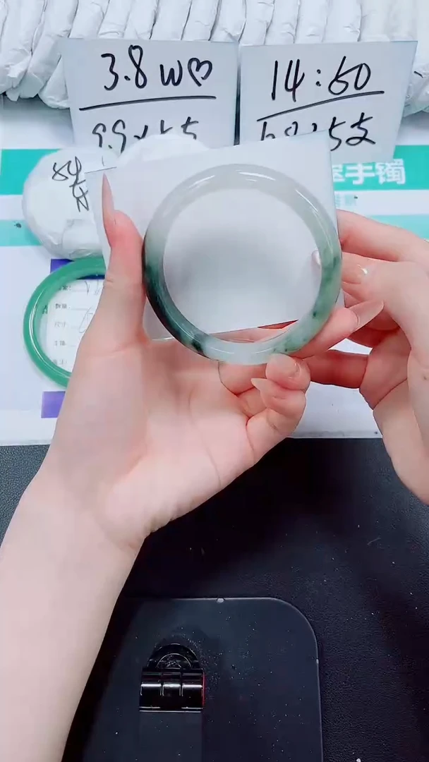 石英质玉手镯未镶嵌221/60
