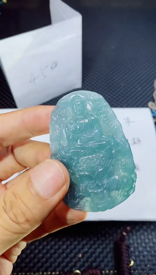 翡翠未镶嵌颈饰