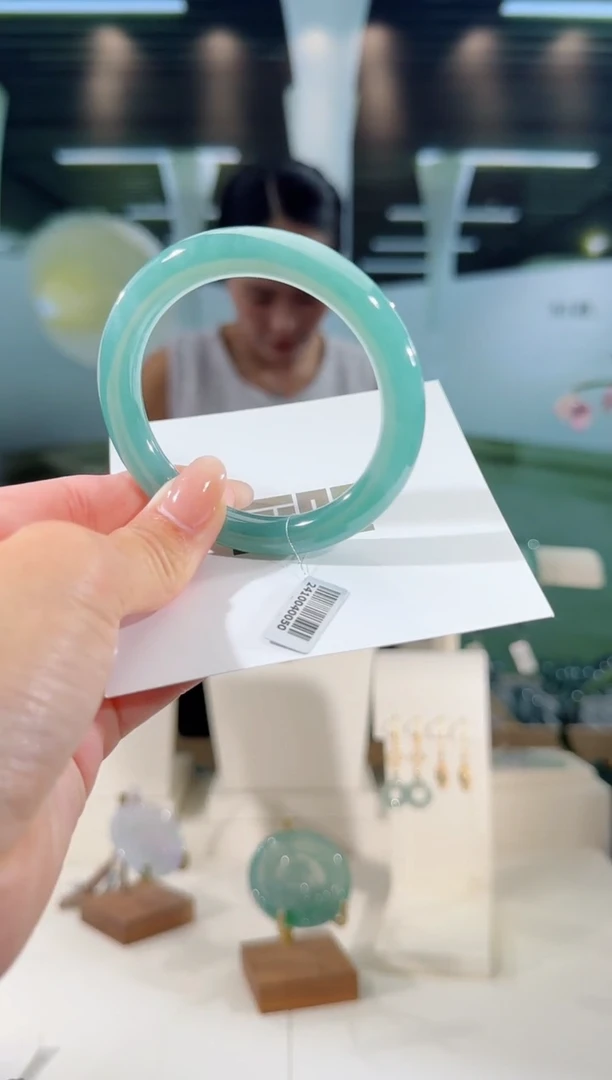 翡翠手镯未镶嵌52圈