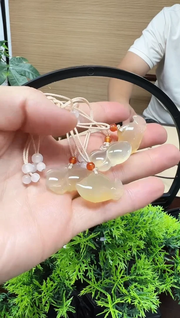 玛瑙/玉髓颈饰未镶嵌吊坠