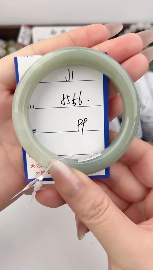 未镶嵌手镯和田玉1颜色微差无瑕疵