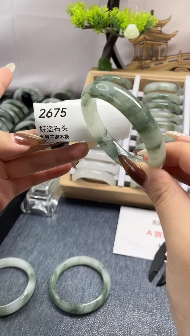 未镶嵌手镯石英质玉2675