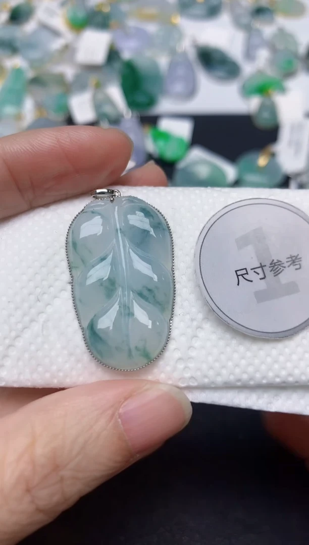 颈饰18K金镶嵌翡翠天然缅甸A货翡翠