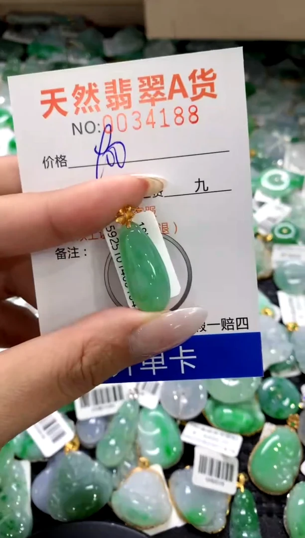 颈饰18K金镶嵌翡翠1111111111111111