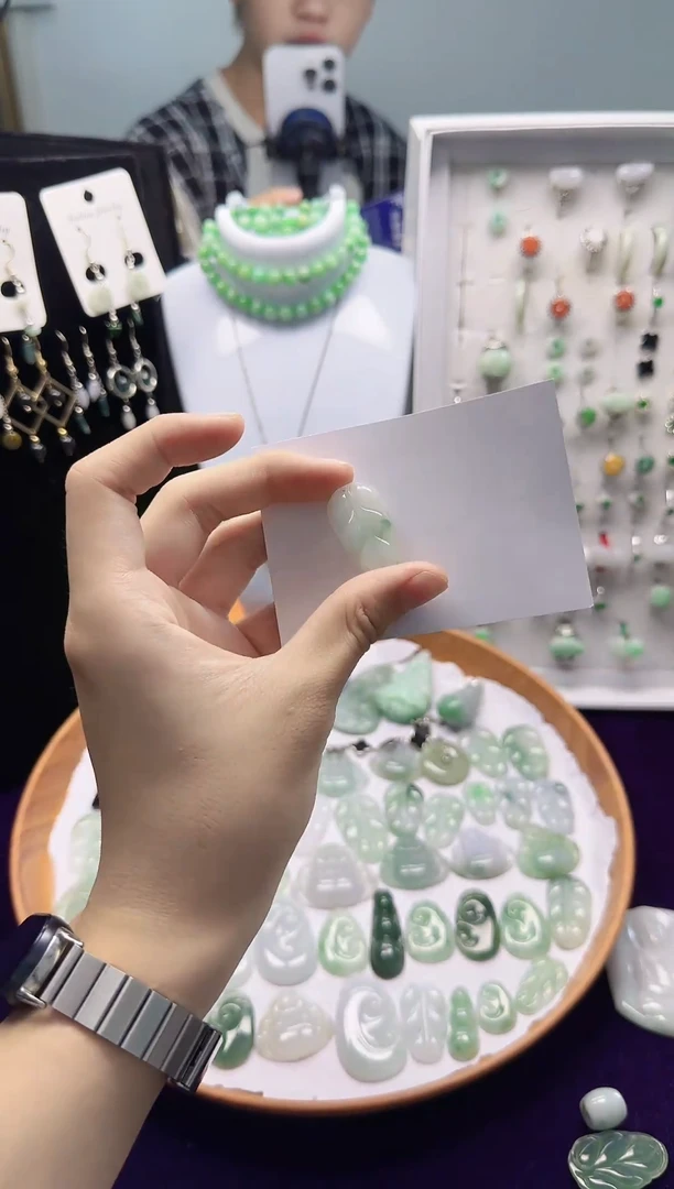 颈饰未镶嵌翡翠翡翠