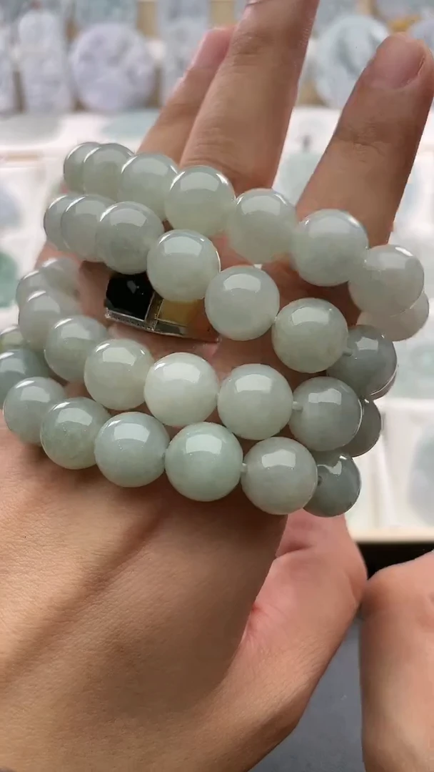 翡翠未镶嵌颈饰..../6/25/231多样性发其一