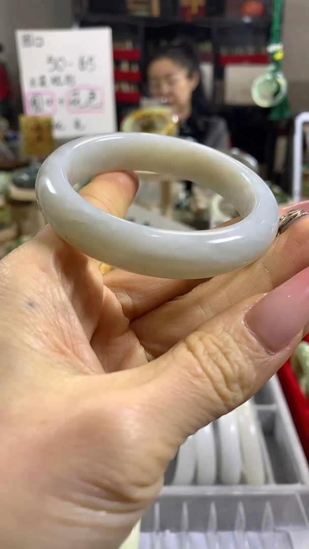 未镶嵌岫玉手镯8 53+ 包容