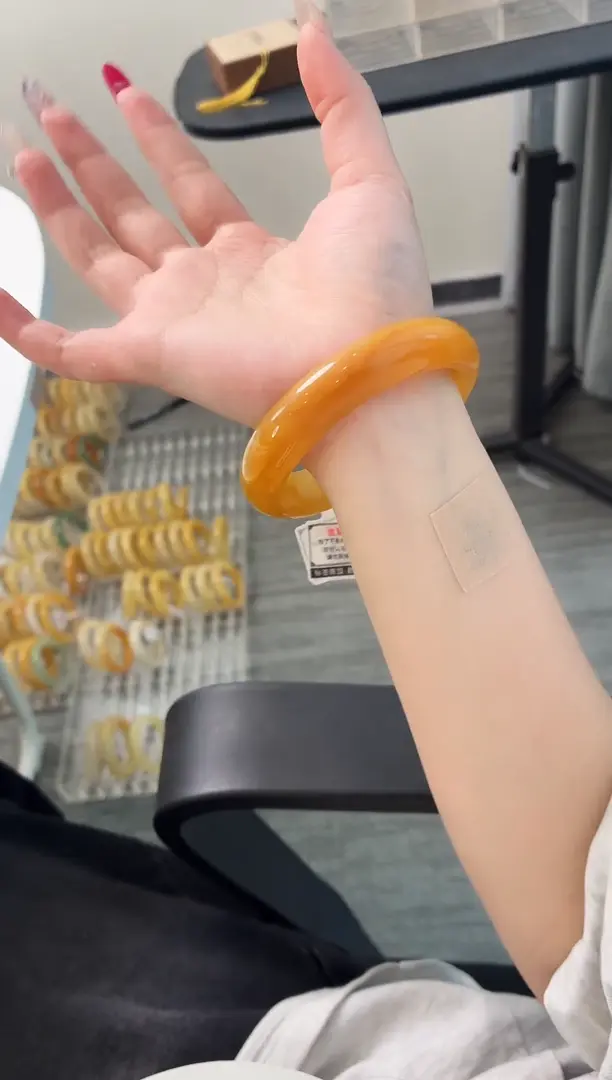 未镶嵌手镯石英质玉116.58