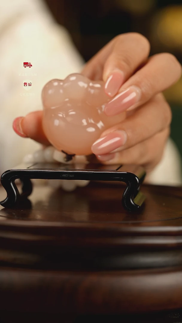 云南石粉冻雕刻：小猫爪