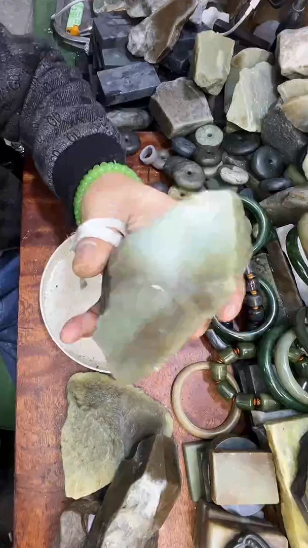 未镶嵌和田玉（糖玉）珠宝半成品1