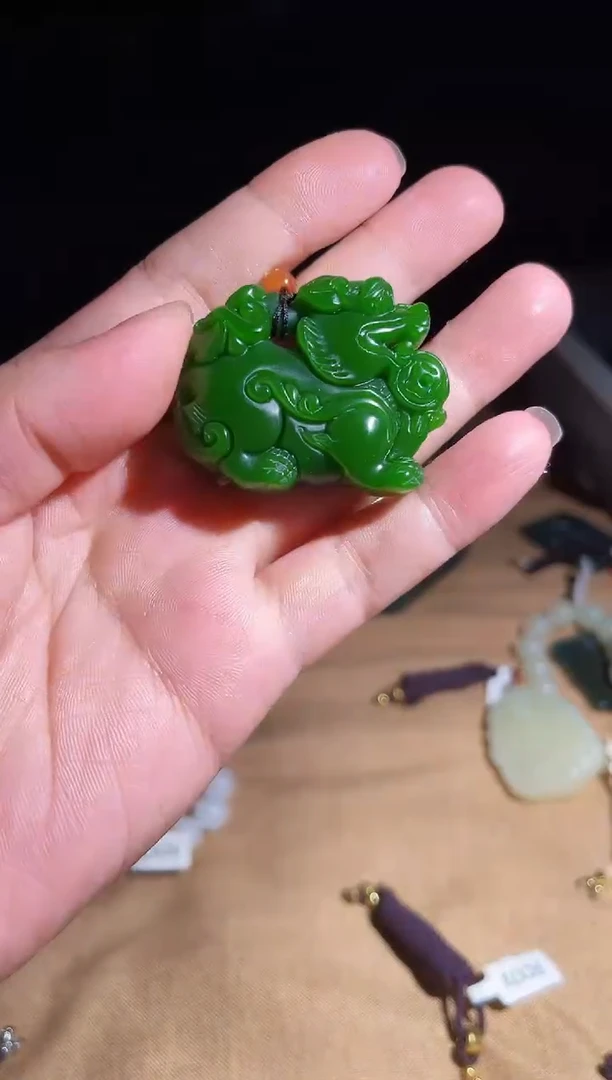 颈饰未镶嵌和田玉1