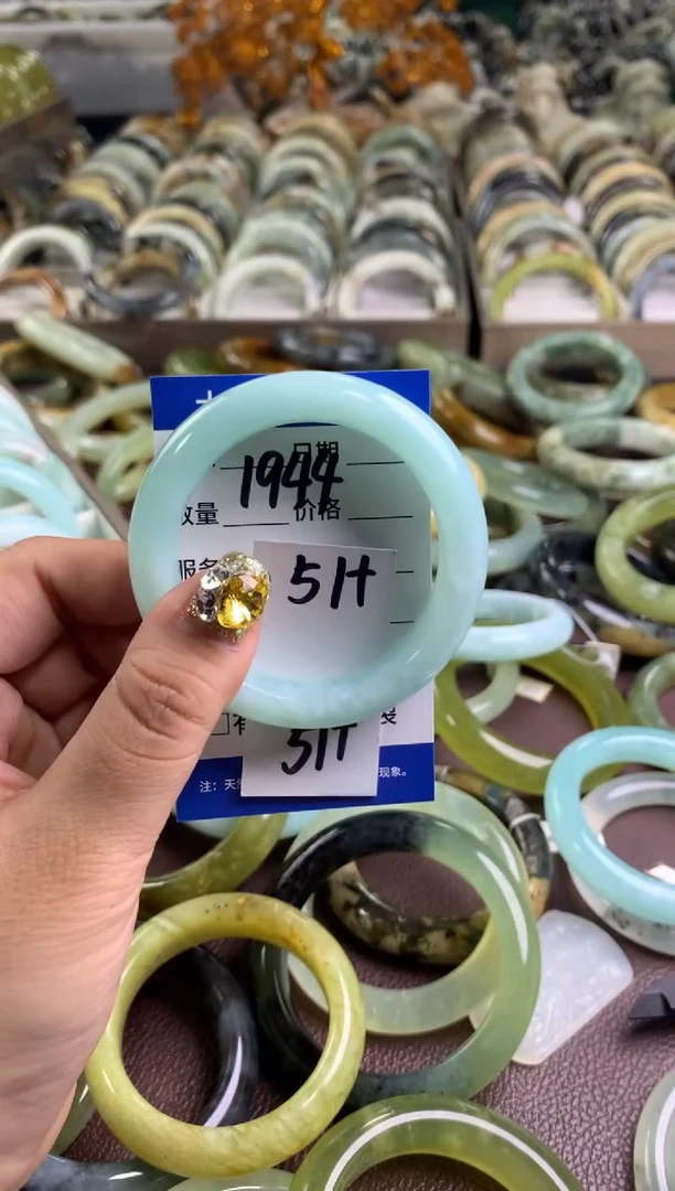 【闪购商品】蛇纹石玉手镯未镶嵌1944