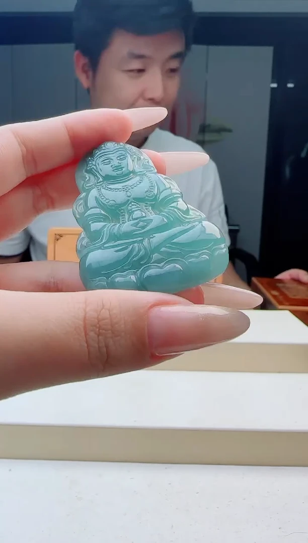 颈饰未镶嵌翡翠多样性发其中一