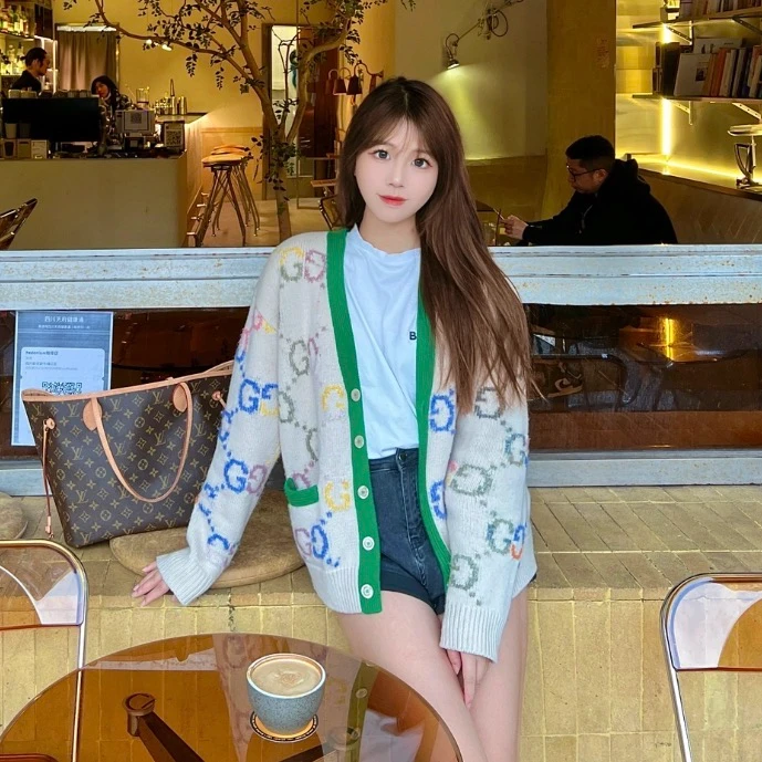 95新 GUCCI/古驰 J16711 满印羊毛V领单排扣长袖针织开衫外套 S码