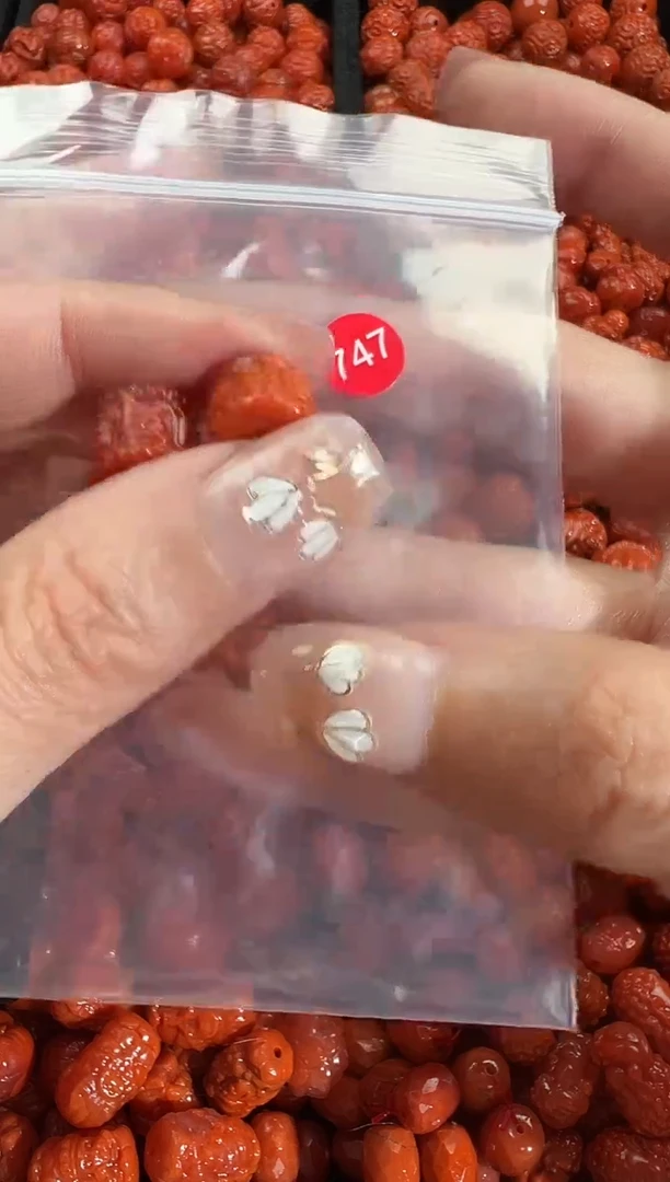 颈饰未镶嵌南红玛瑙1