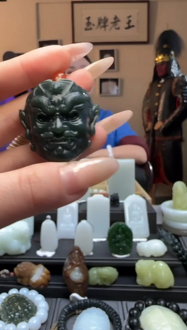 【闪购商品】和田玉青玉面具未镶嵌吊坠