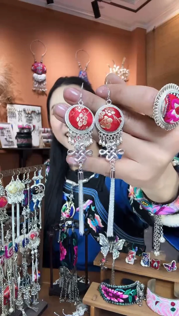 【闪购商品】刺绣纯手工民族风耳环