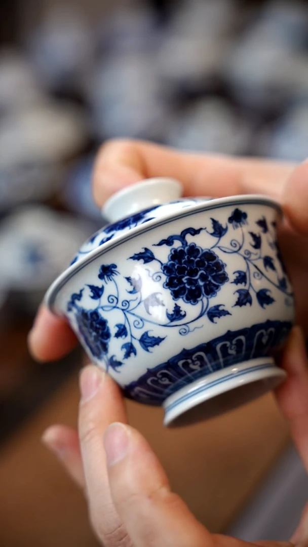 【闪购商品】130缠枝花卉盖碗111111