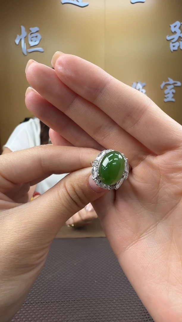 颈饰未镶嵌和田玉薇****?戒指
