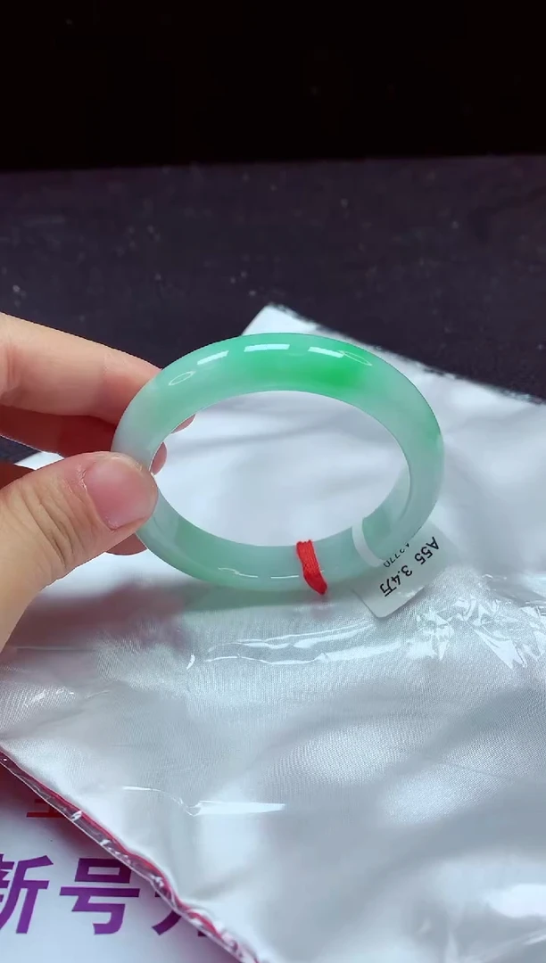 【闪购商品】翡翠手镯未镶嵌镯子55+