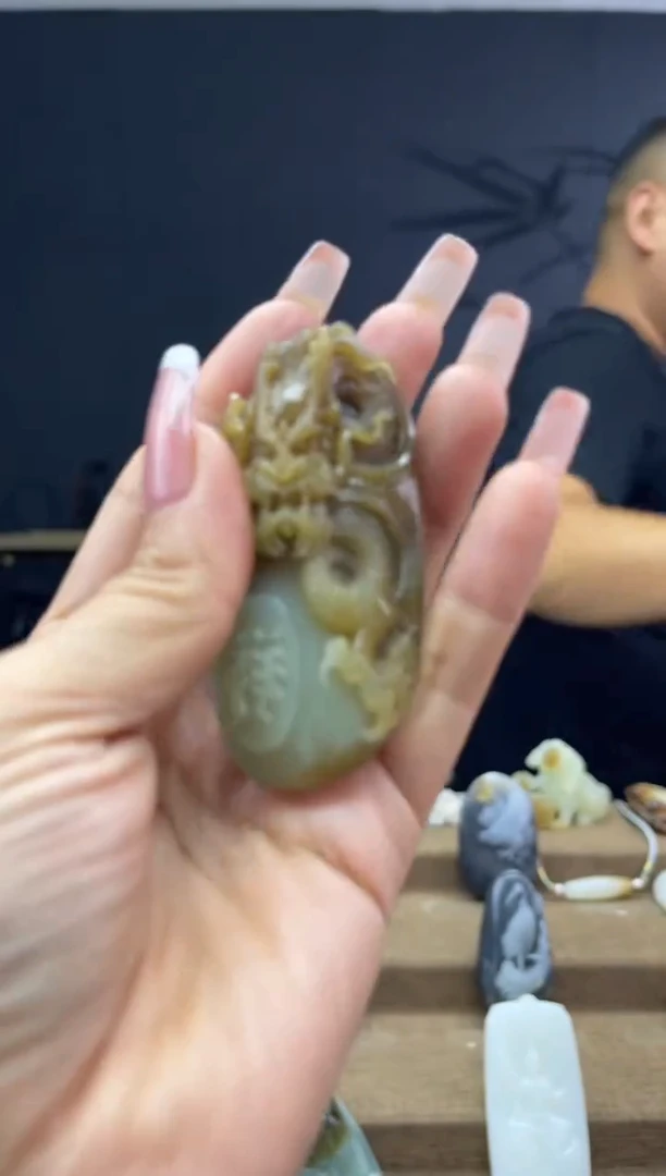颈饰未镶嵌和田玉1