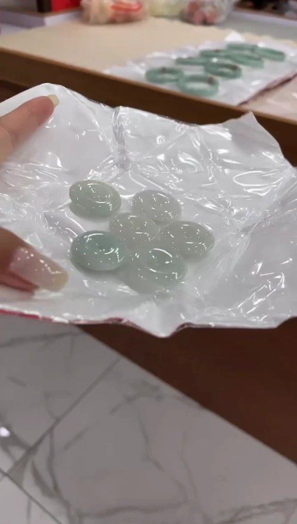 翡翠挂件未镶嵌多样性发货