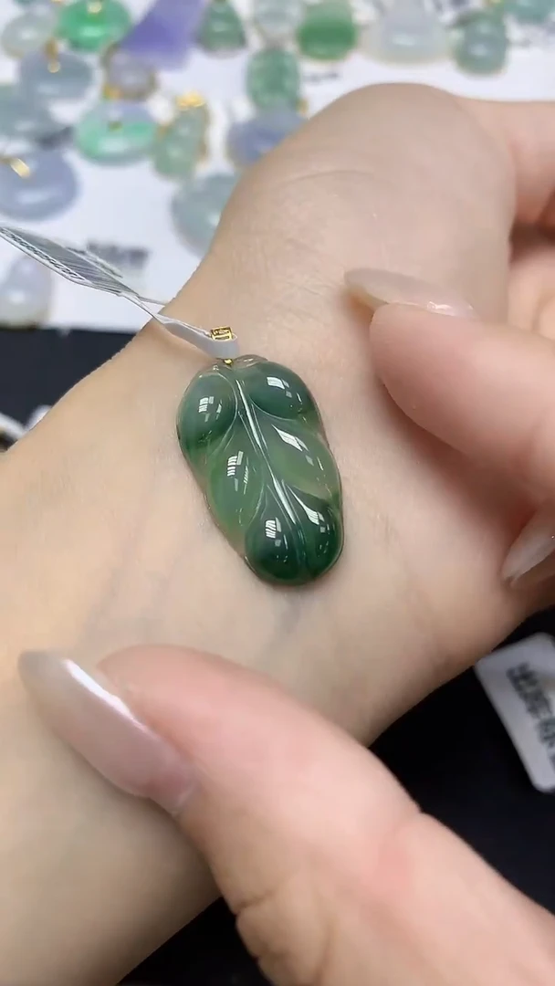 翡翠18K金镶嵌颈饰天然缅甸翡翠A货