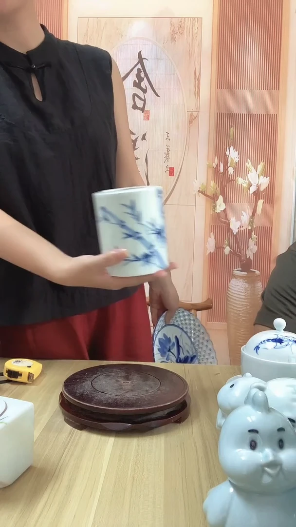 瓷手绘竹子小笔筒1个