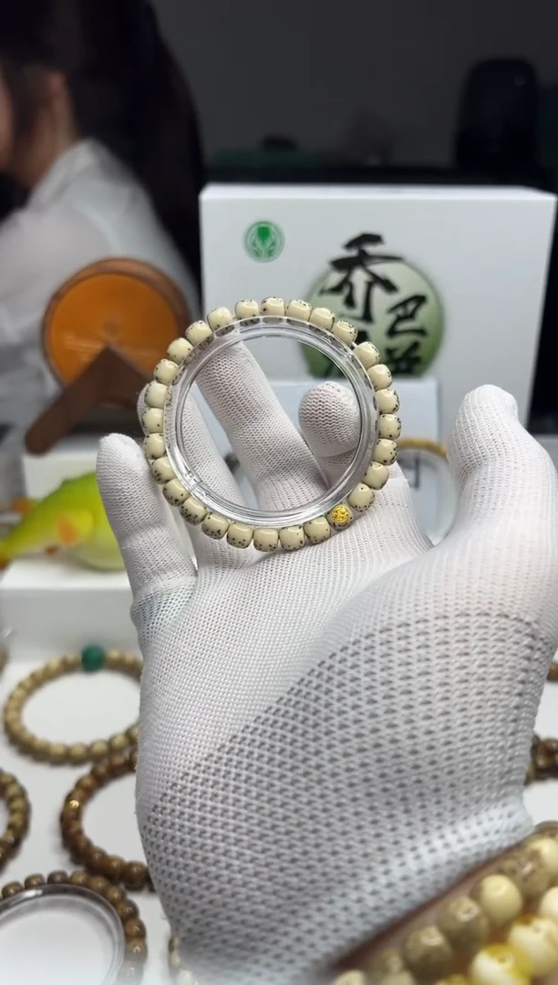 手串星月菩提118  金标石玉料河豚8*7mm