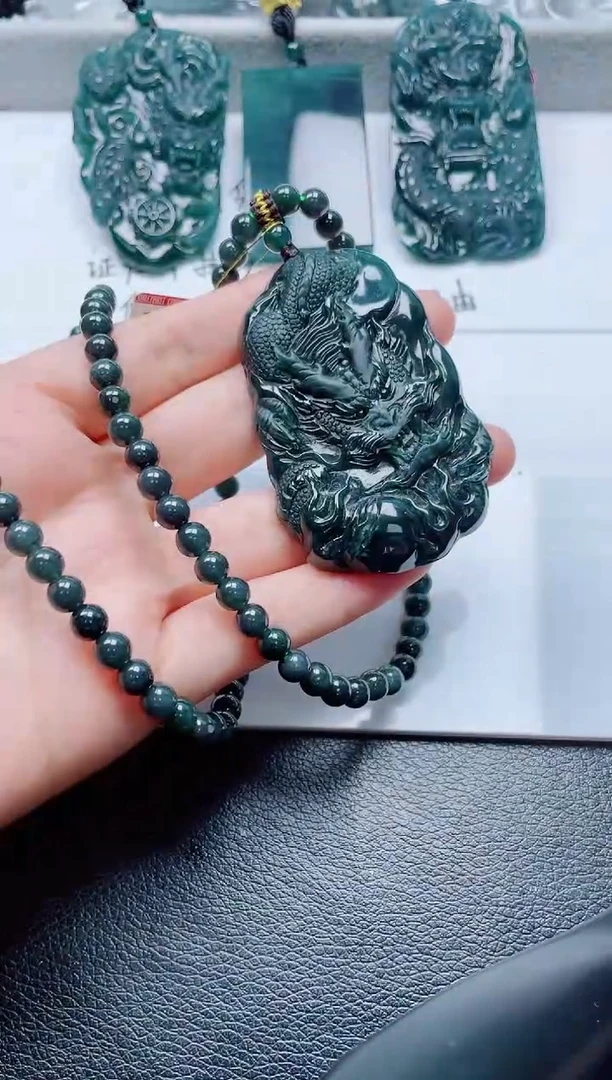 颈饰未镶嵌翡翠   一套