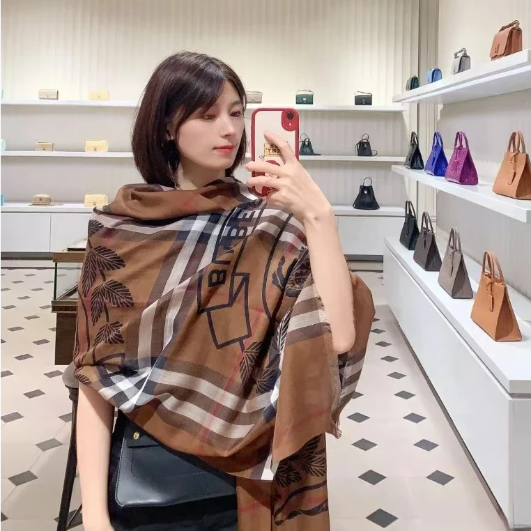99新 BURBERRY/博柏利 海囤/巴宝莉/围巾/220*70/nu19523