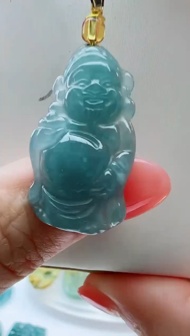 翡翠未镶嵌颈饰多样性发货其中一件