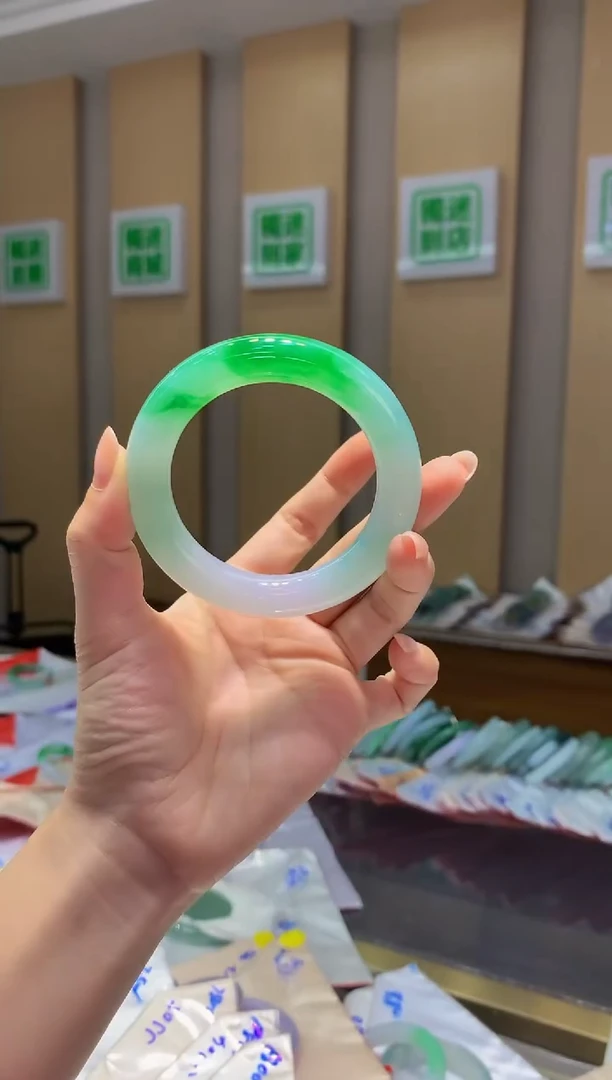 翡翠手镯未镶嵌-QQ1000圈口56.5