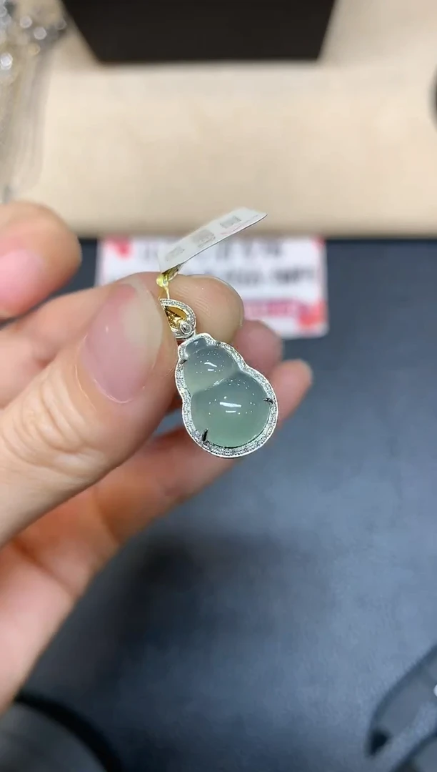 【闪购商品】翡翠颈饰18K金镶嵌【无鉴赏期
