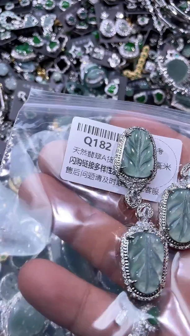 【闪购商品】翡翠颈饰未镶嵌Q182多样性发其一