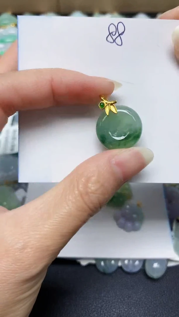 翡翠未镶嵌颈饰天然翡翠A货