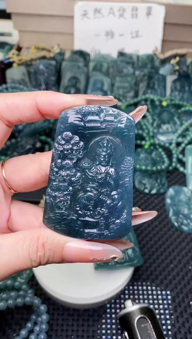 颈饰未镶嵌翡翠