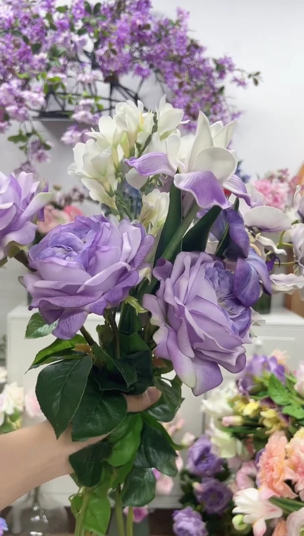 ?*琴紫白色花束一把