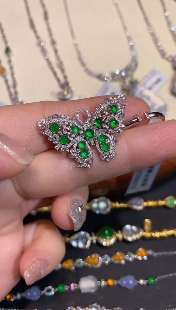 18K金镶嵌戒指翡翠戒指