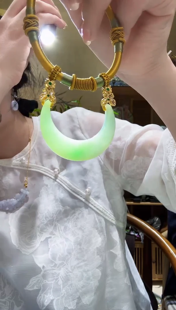 颈饰未镶嵌翡翠吊坠