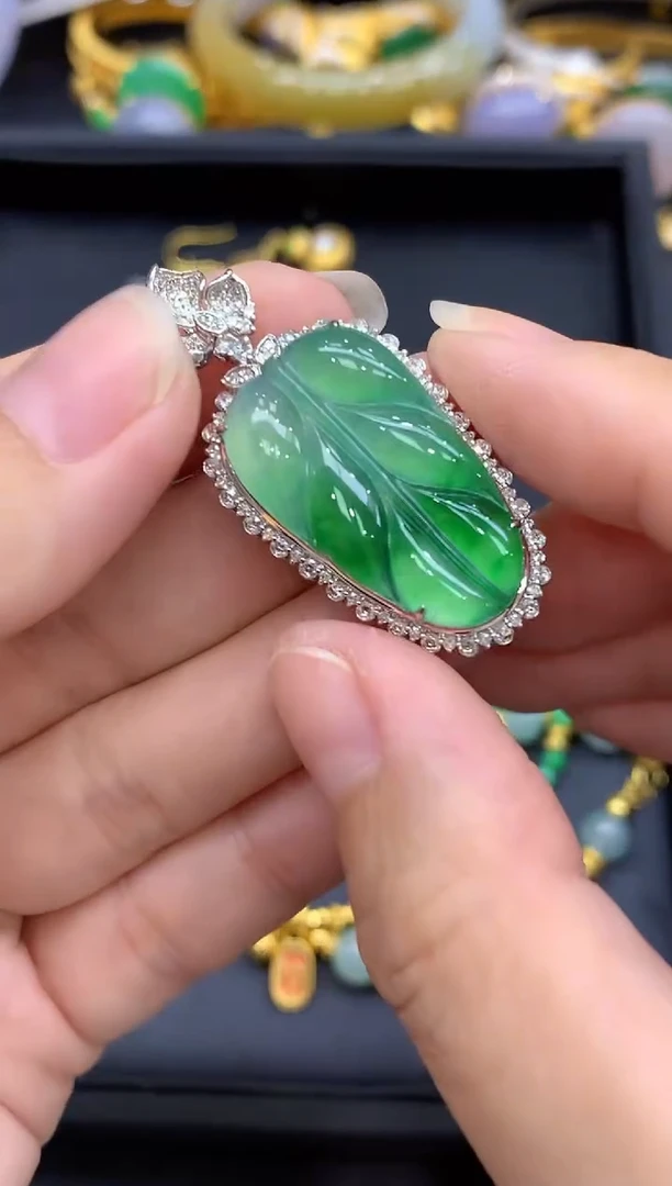 颈饰18K金镶嵌翡翠612-中国好珍宝