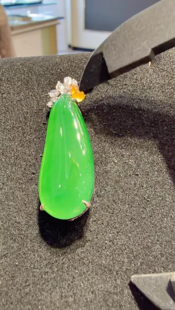 吊坠(不含链)18K金镶嵌翡翠多样性团购发一件