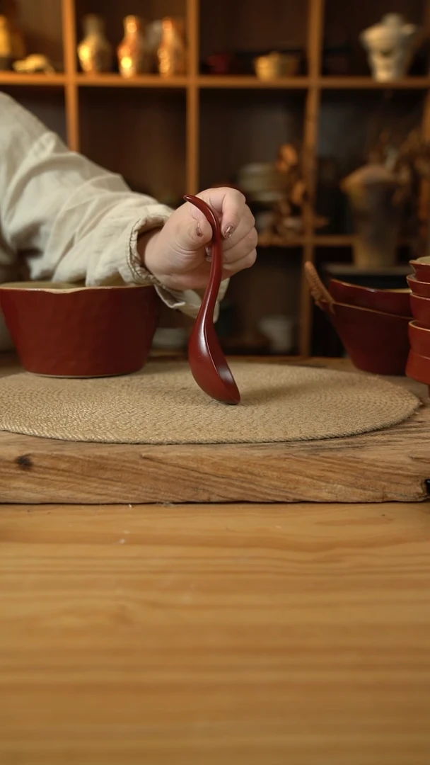 复古红系列的大汤勺1个