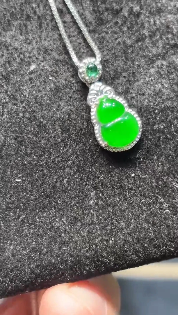 吊坠(不含链)18K金镶嵌翡翠多样性发货