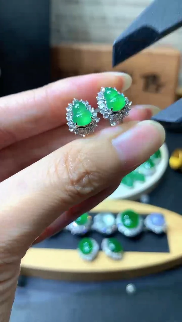 18K金镶嵌定制翡翠团购
