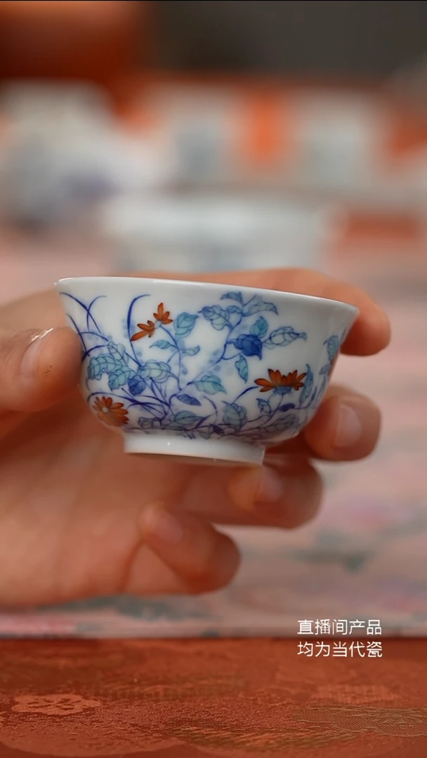 望玉斗彩扁菊纹杯