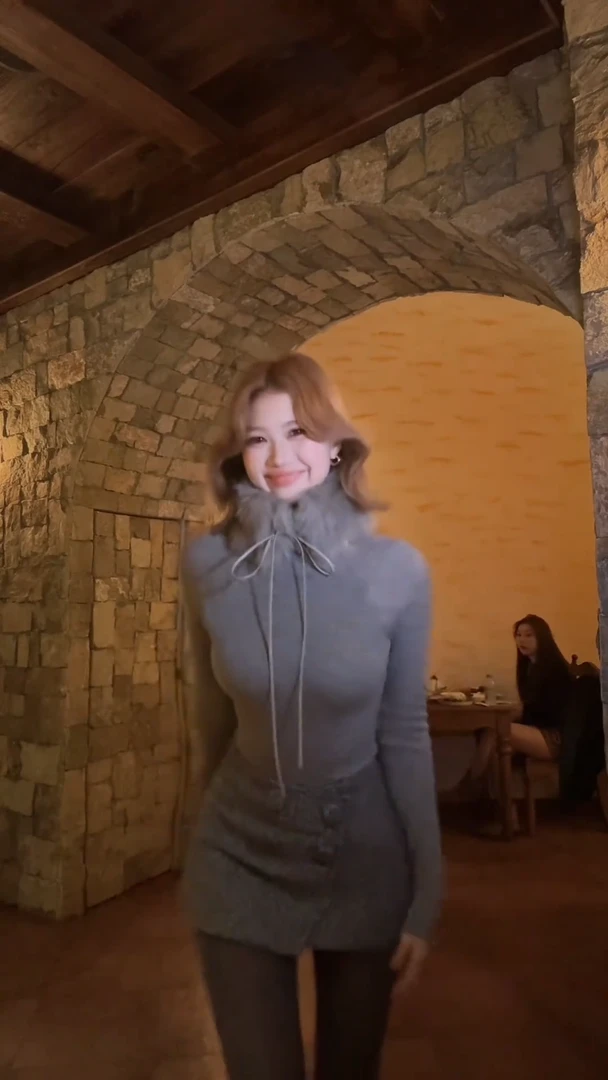 今年流行穿搭一整套2025新款设计感修身长袖上衣显瘦短裙两件套女