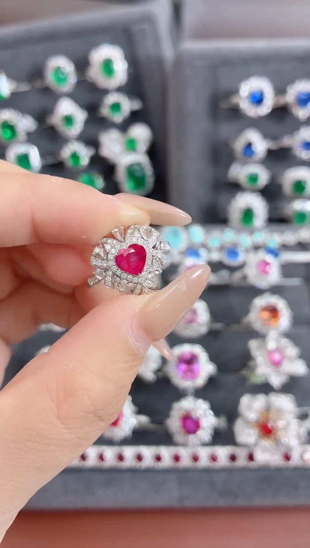 18K金镶嵌戒指红宝石-0.81克拉